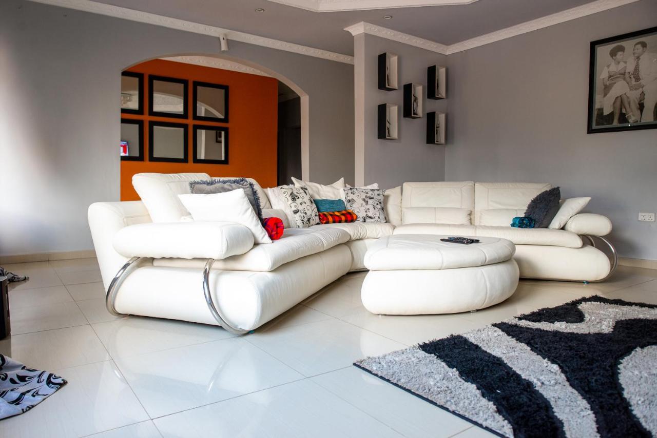 Emc Fully Furnished &Serviced Villas 4 Bedroom With Solar Power , Private Pool, Starlink Wifi ,Aircons & Dstv 루사카 외부 사진